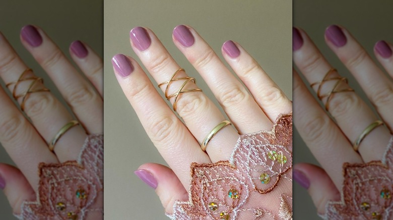 Dusty mauve manicure