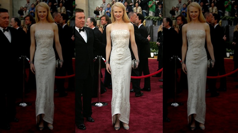 Nicole Kidman in a white, strapless dress at the 2006 Oscars