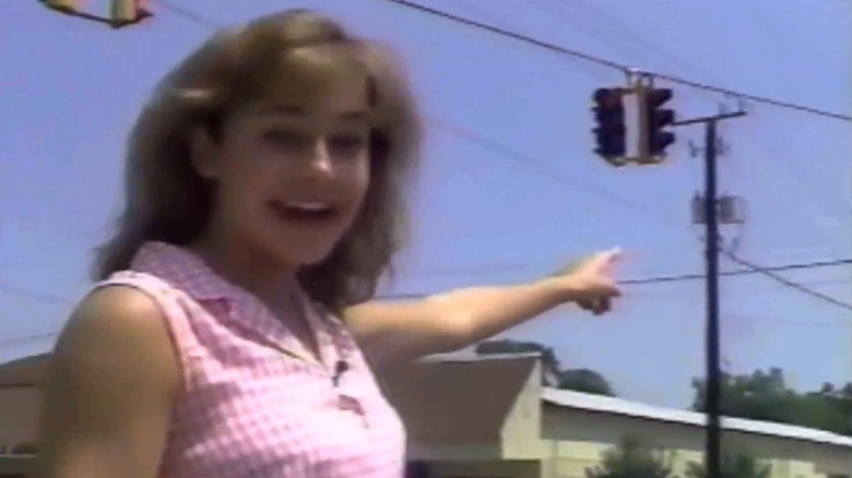 Young Nikki DeLoach pointing to a stoplight on The All New Mickey Mouse Club