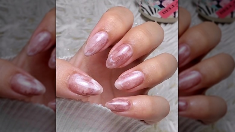 Pink nuance nails