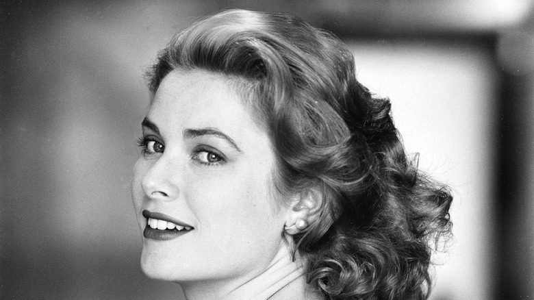 Grace Kelly in a black and white photo