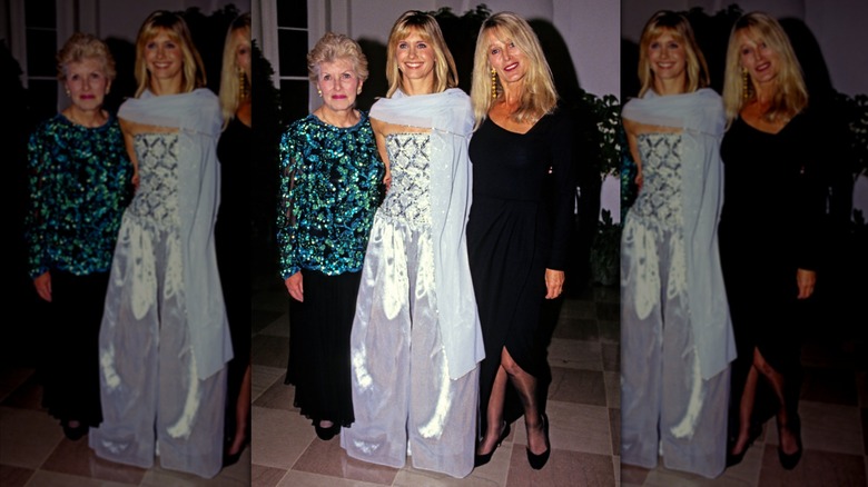 Olivia Newton-John smiling alongside her mom and sister at the White House in 1991