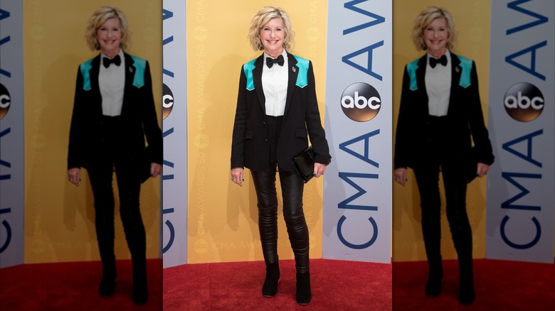 Olivia Newton-John posing on the 2016 CMA Awards red carpet