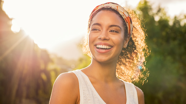 Woman wearing hairband