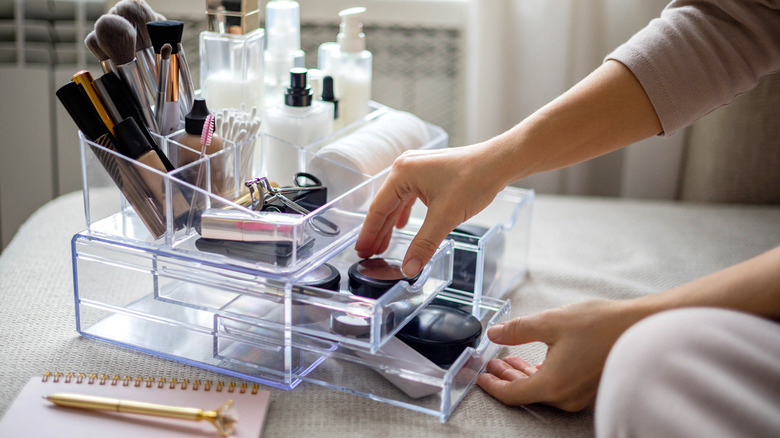 Handling makeup