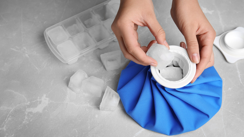 Loading ice pack 