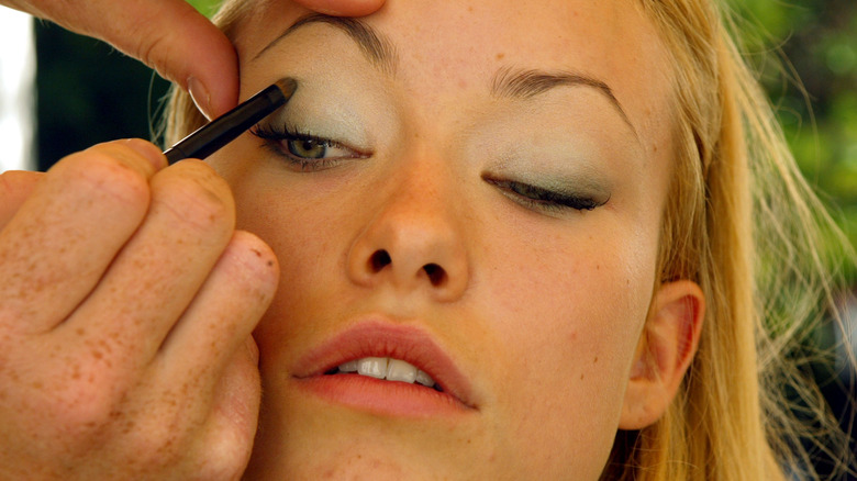 Olivia Wilde having her makeup done 