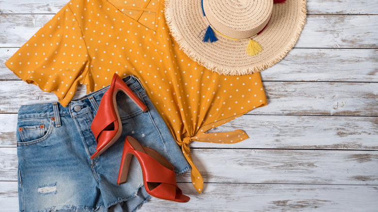 Yellow mules best sale outfit