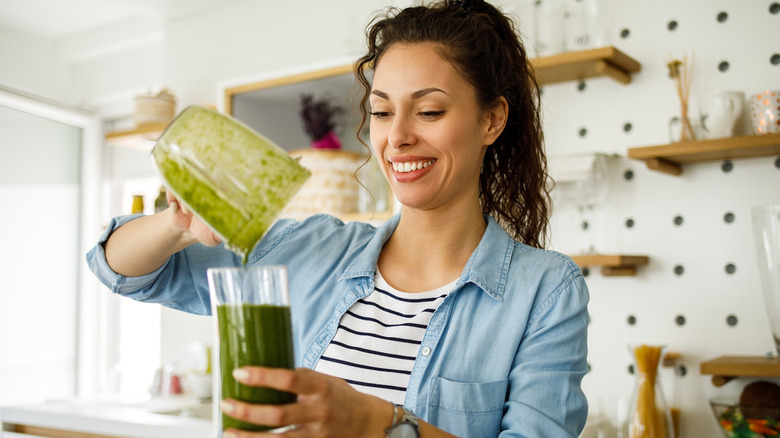 woman making juice