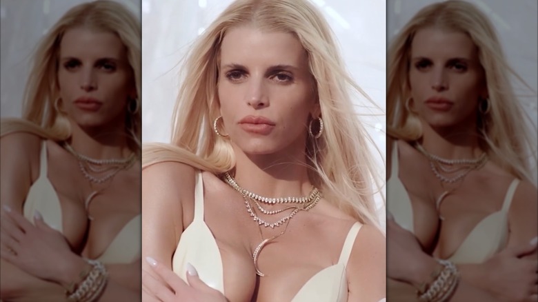 Screenshot: Jessica Simpson's Bustle behind-the-scene footage