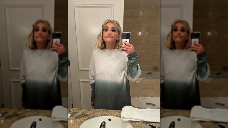 Jamie Lynn Spears taking a mirror selfie in August 2023