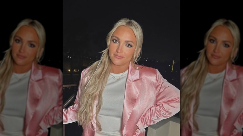 Jamie Lynn Spears in pink satin blazer and white T-shirt