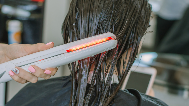 Hair straightener and wet hair 