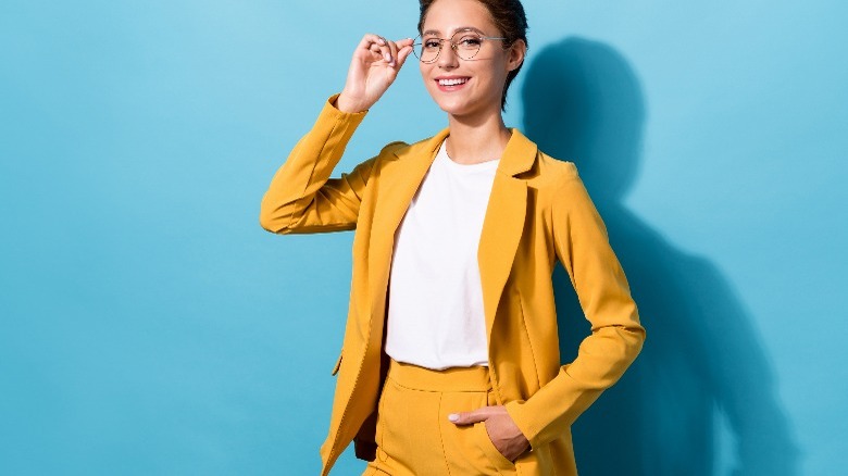 Woman hand in pocket