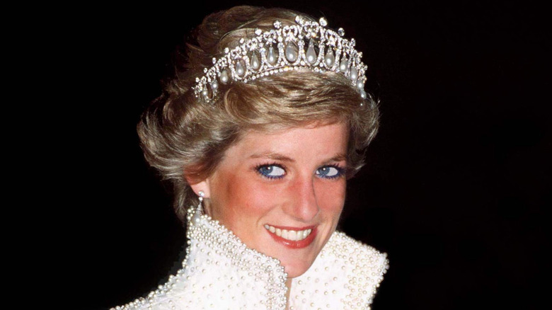 Princess Diana smiles at the camera in 1989