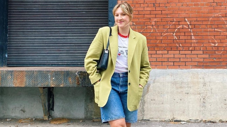 woman wearing jorts and blazer