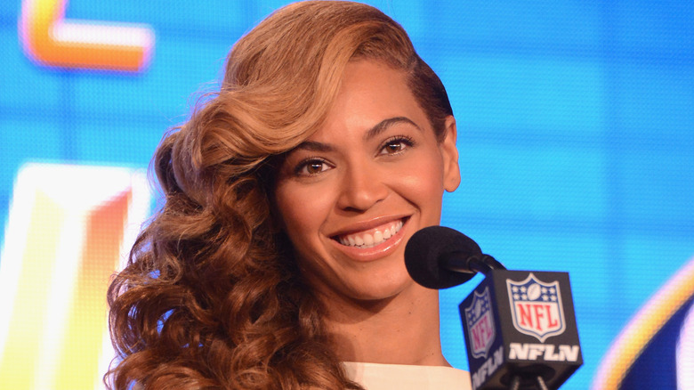 Beyoncé at a 2013 Super Bowl press conference