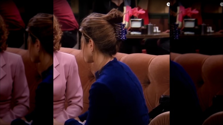 Rachel Green wearing a claw clip in her hair