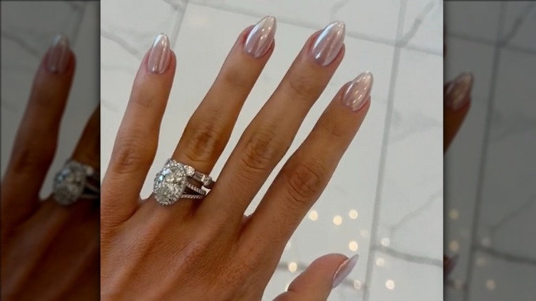 Chrome nails