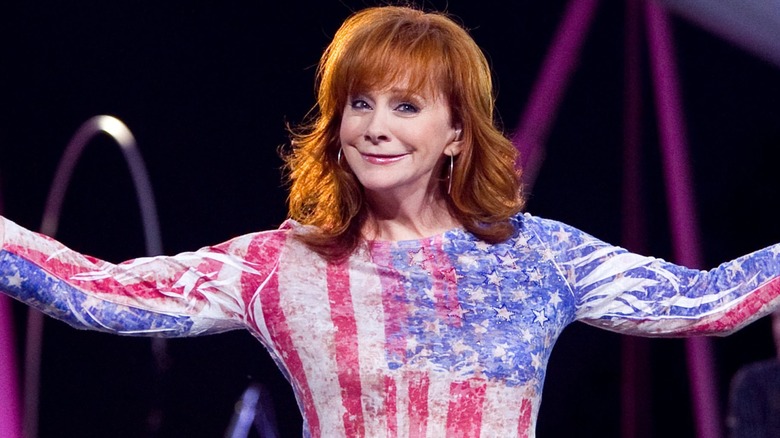 Reba McEntire with her arms outstretched