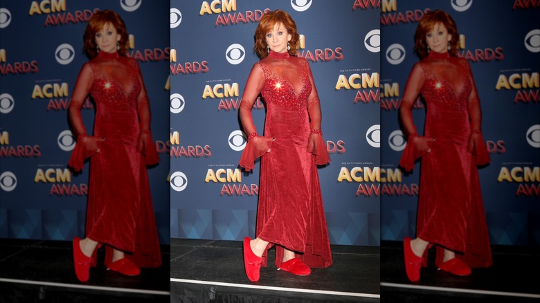 Reba McEntire showing off her shoes on the red carpet in 2018