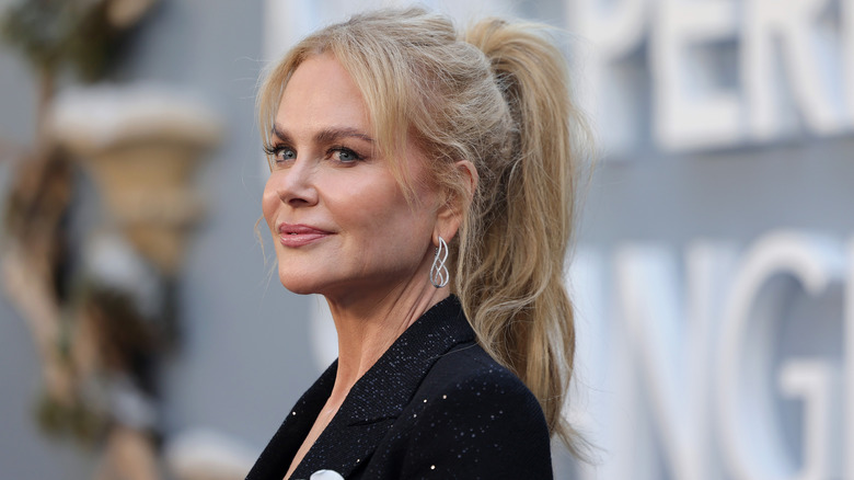 Nicole Kidman wearing a ponytail while posing at a Hulu premiere