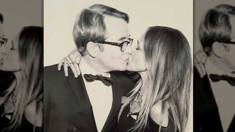 Sarah Jessica Parker and Matthew Broderick kissing