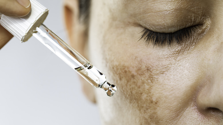 person jusing facial serum