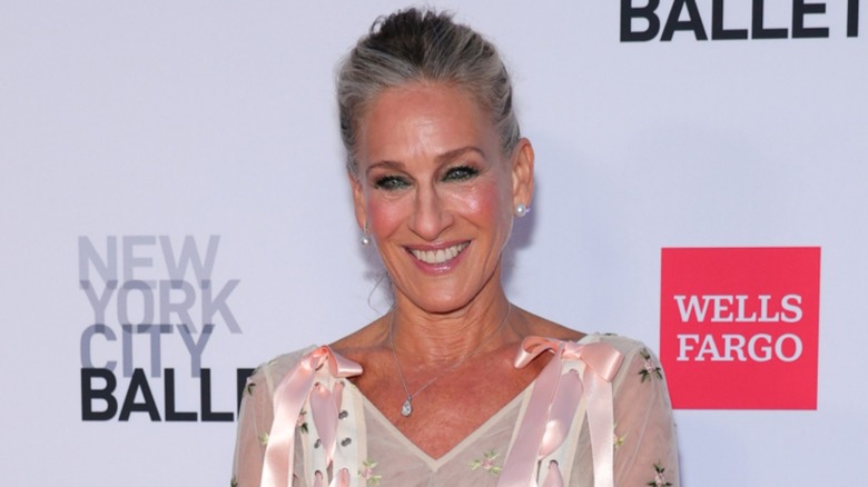 Sarah Jessica Parker smiling on the red carpet at the New York City Ballet Gala