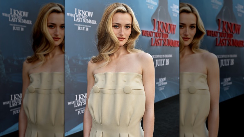 Sarah Pidgeon posing at the "I Know What You Did Last Summer" premiere with her blonde hair styled into a middle part