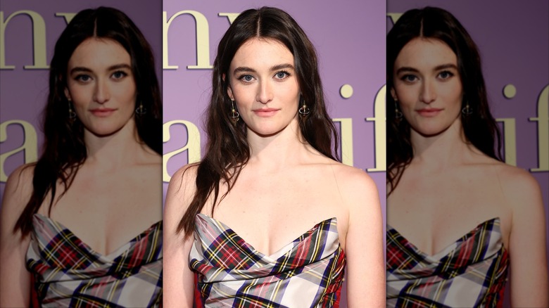 Sarah Pidgeon posing at a "Tiny Beautiful Things" event wearing her brown hair in waves around her shoulders