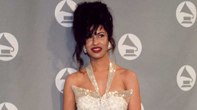 Selena looking offscreen at the 1994 Grammys