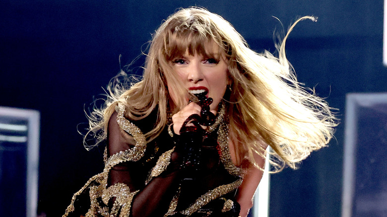 Taylor Swift performing