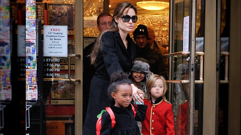 Shiloh Jolie with her mom and siblings in 2010