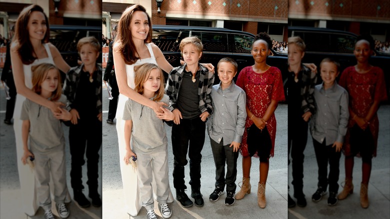 Shiloh Jolie posing with her mom and siblings in 2017