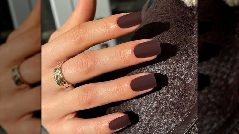 Matte short square nails in mocha
