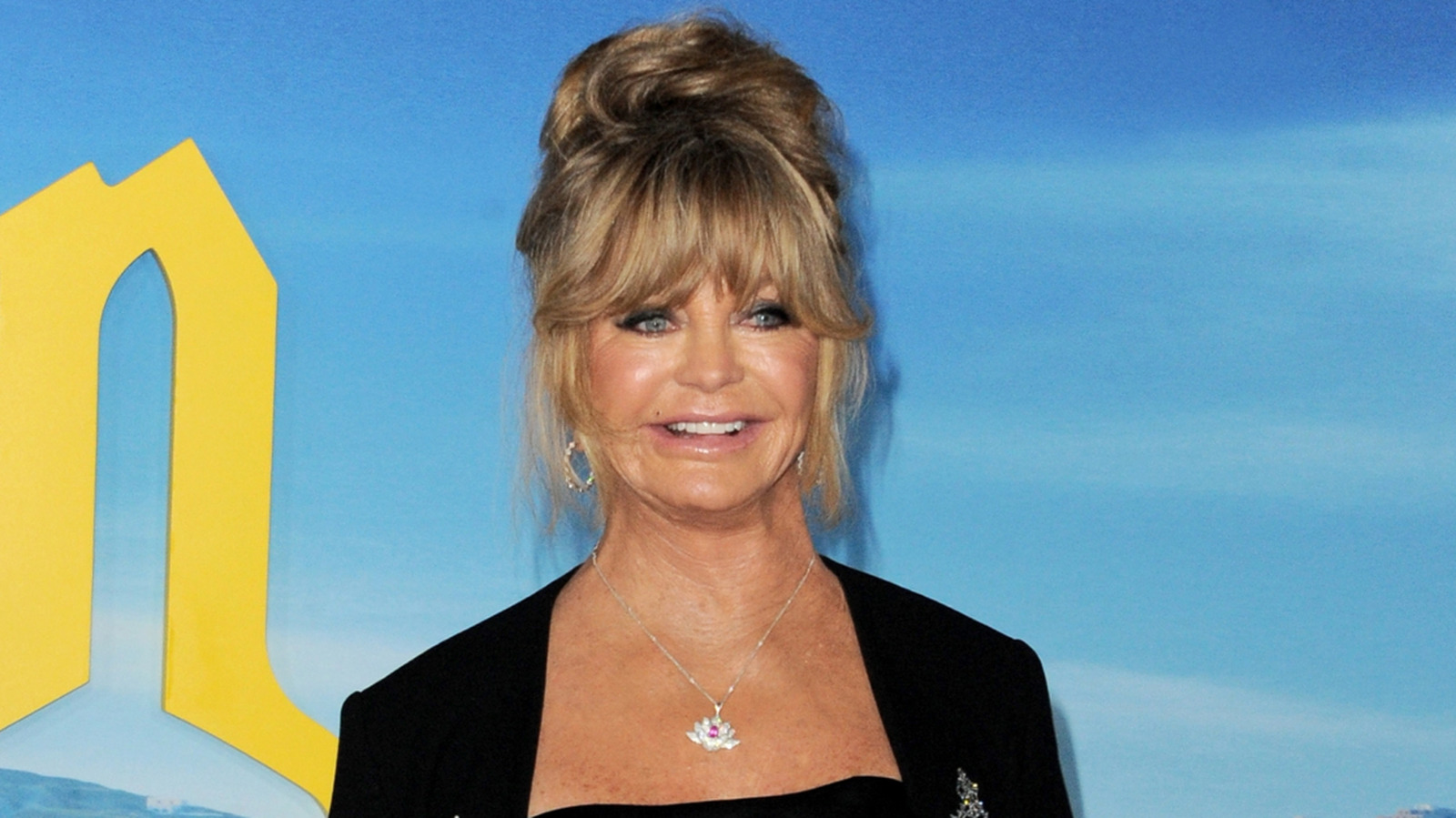 Side-By-Side Pics Highlight Goldie Hawn’s Gorgeous Face Transformation