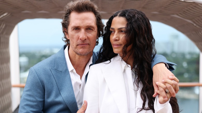Camila Alves McConaughey and Matthew McConaughey posing together while holding hands