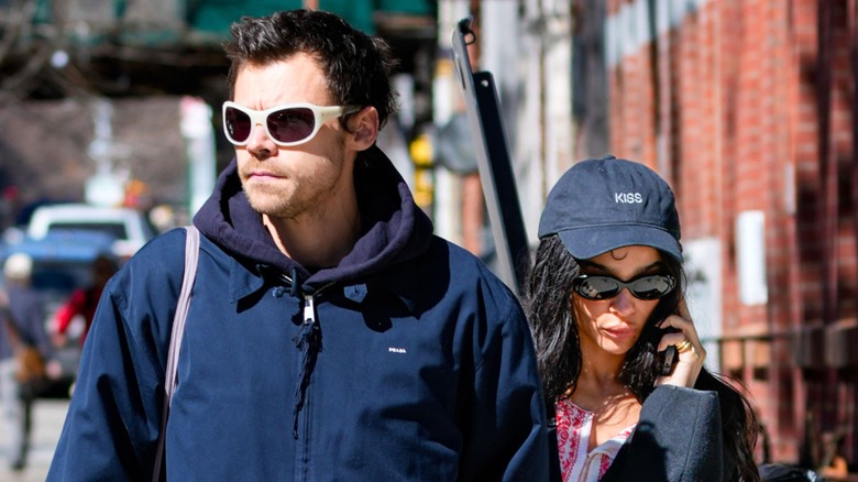Harry Styles and Zo&euml; Kravitz walking together in New York City