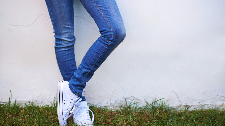 Woman wearing skinny jeans and cigarette jeans