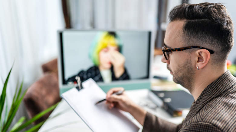 therapist with online patient