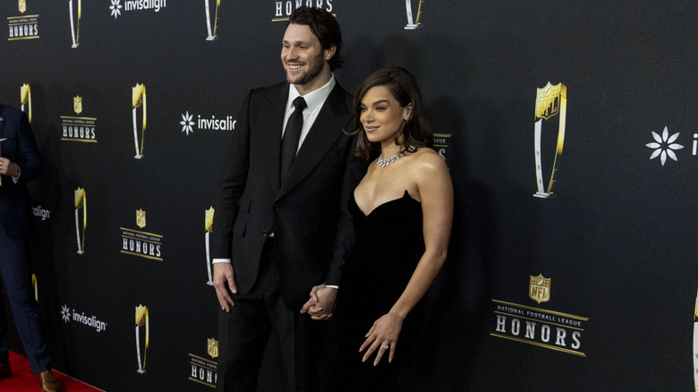 Josh Allen and Hailee Steinfeld pose for a photo on the red carpet the 14th Annual NFL Honors at Saenger Theatre on February 06, 2025 in New Orleans