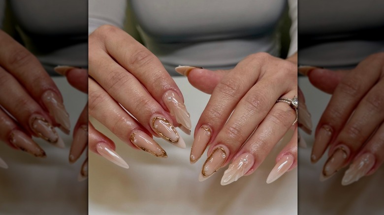 Gold chrome and 3D nails