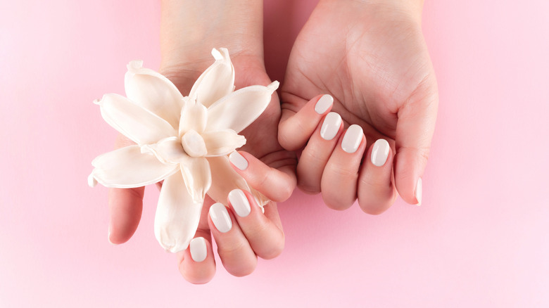Milky nails with flower