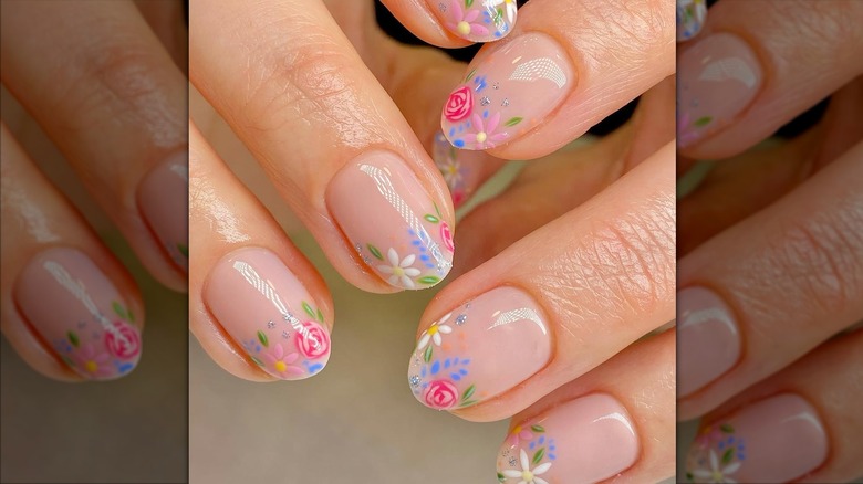 Micro flower nail art