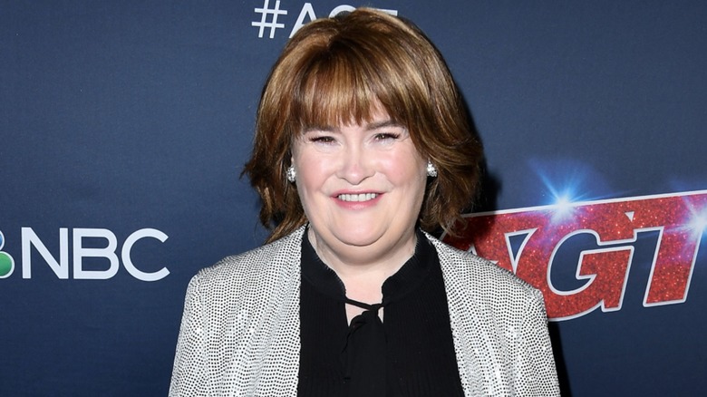 Susan Boyle smiling on the America's Got Talent red carpet with her brunette hair in a bob
