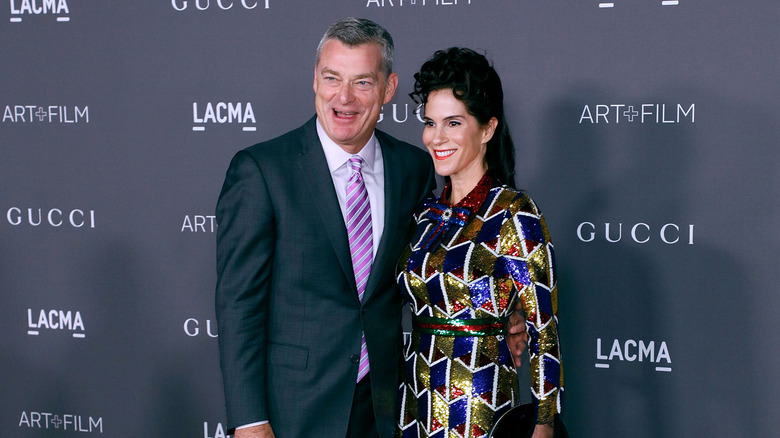 Tony Ressler and Jami Gertz smile on the red carpet in 2017