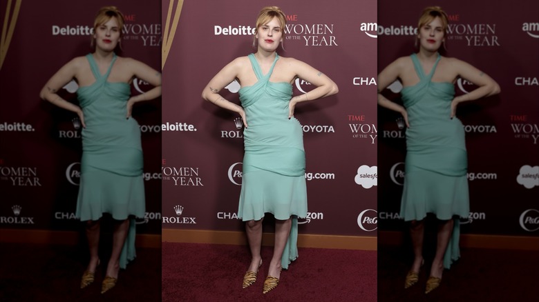 Tallulah Willis wearing a minty green dress while posing with her hands on her hips at the Time Women of the Year Gala