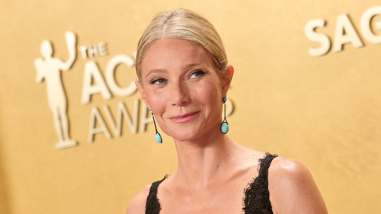 does gwyneth paltrow smoke cigarettes raises eyebrows by claiming she will start smoking again Gwyneth Paltrow Has Not Smoked