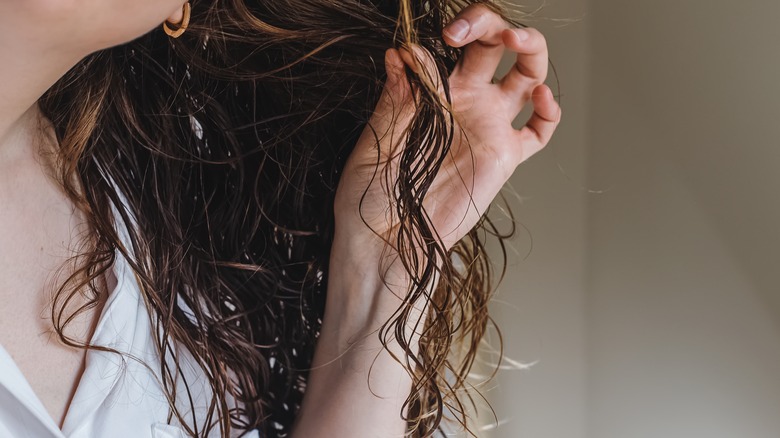Drying wavy hair
